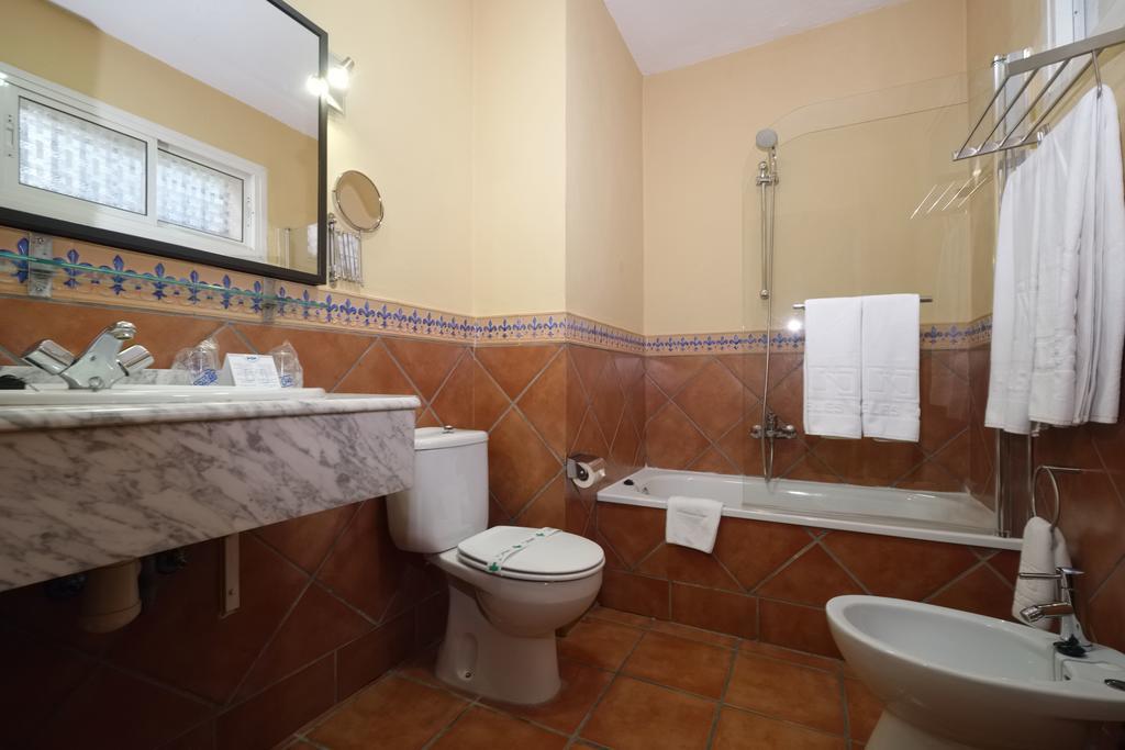 Triple Room,769675462:JPEG